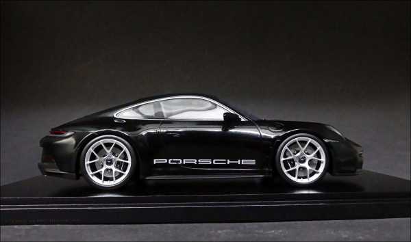 1:18 Porsche 911 992 S/T BlackEdition 911/ Spark inkl OVP Vitrine
